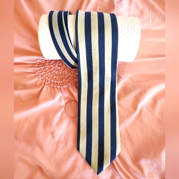 Retro Vertically STRIPED SILK TIE by Mondo Uomo. - Picture 3 of 7